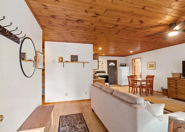 Cozy In With A Deck, Fireplace And Pet Friendly Holiday home