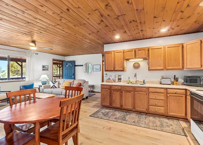 Cozy In With A Deck, Fireplace And Pet Friendly Holiday home