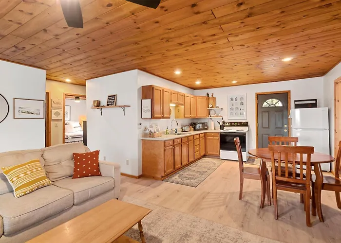 Holiday home Cozy In With A Deck, Fireplace And Pet Friendly