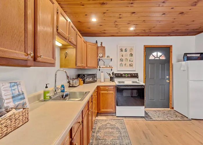 Holiday home Cozy In With A Deck, Fireplace And Pet Friendly