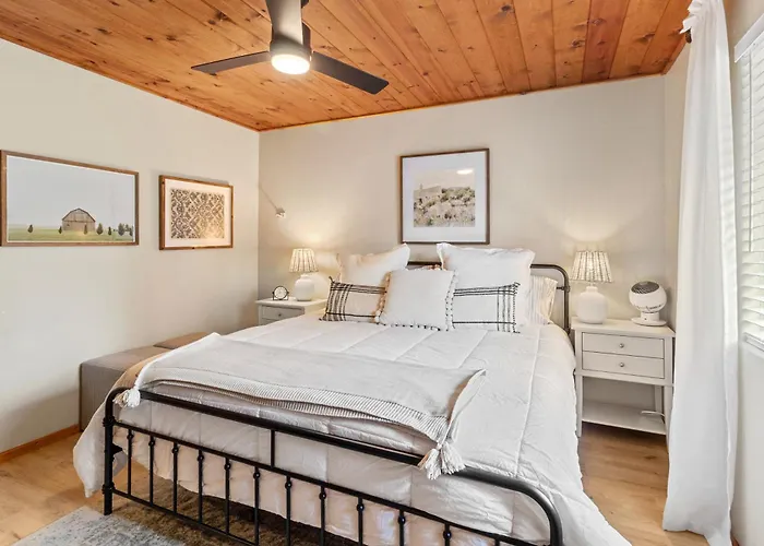 Cozy In With A Deck, Fireplace And Pet Friendly Heber