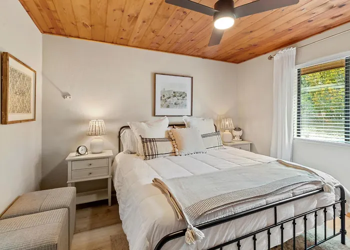 Cozy In With A Deck, Fireplace And Pet Friendly Heber