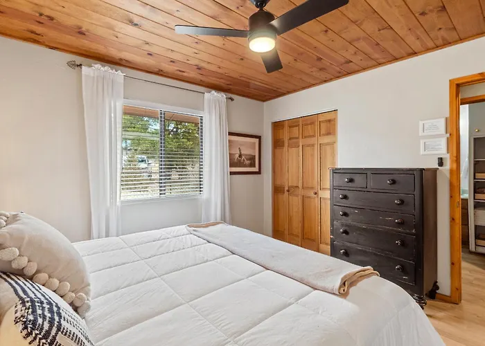 Holiday home Cozy In With A Deck, Fireplace And Pet Friendly