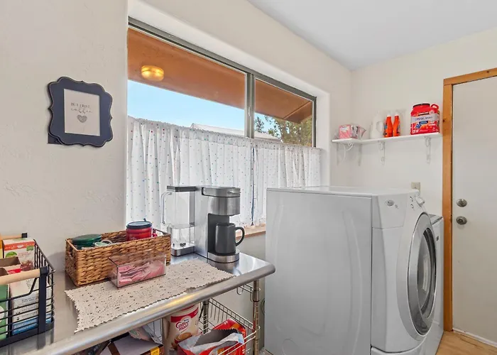 Cozy In With A Deck, Fireplace And Pet Friendly Holiday home Heber